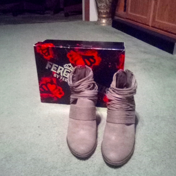 I can't wear 3-in heels anymore I wore them twice they're still in the box - Picture 1 of 4